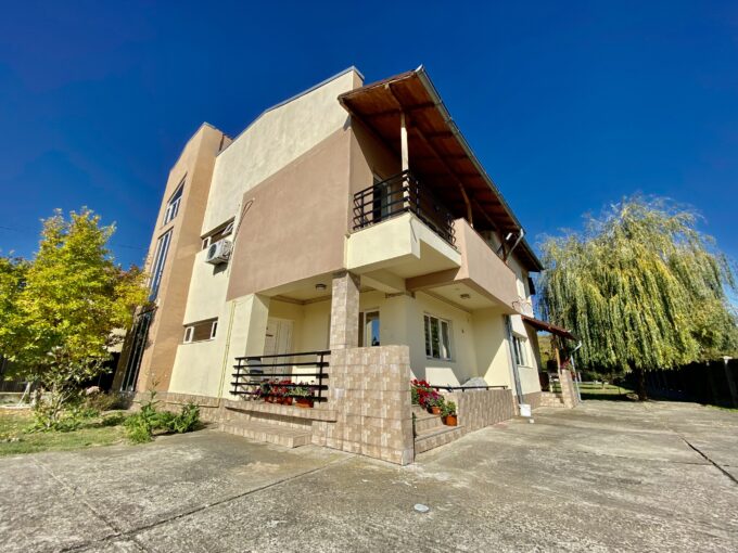 Vânzare Casa/Vila, 4+ camere, Targoviste, zona via Solarino